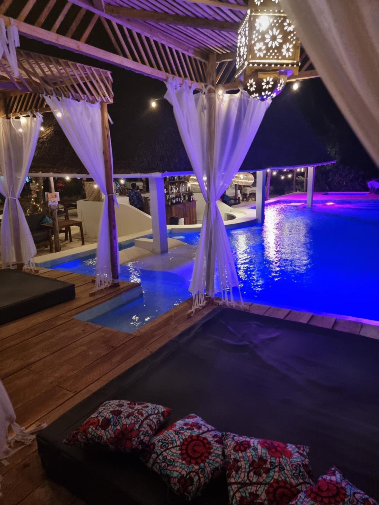ブウェワウ Blue Palm Zanzibar Bed & Breakfast エクステリア 写真